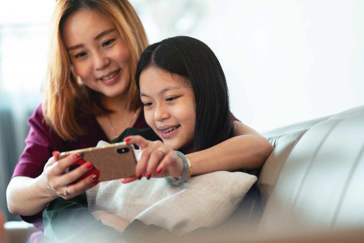 (71)iStock-1292236651_Shared screen time_why it is good for you and your child